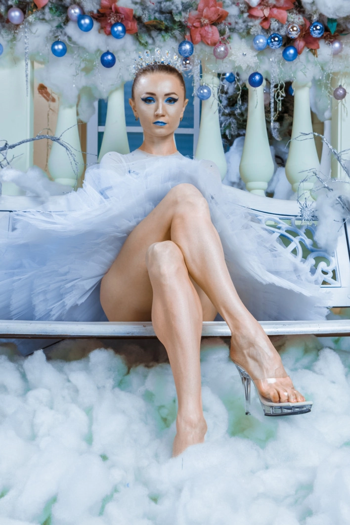Katya - Beautiful Frosty Legs Sinew