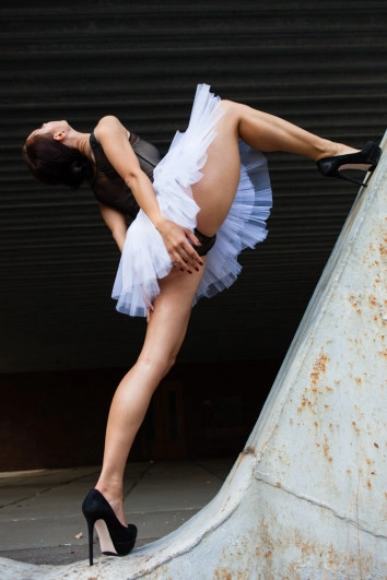 Alexa - Concrete Jungle of Ballerina Legs