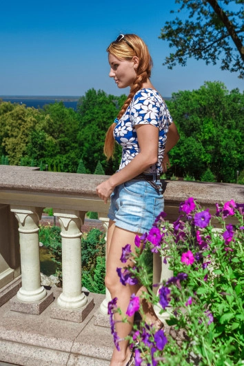 Alisa - Legs and Flowers