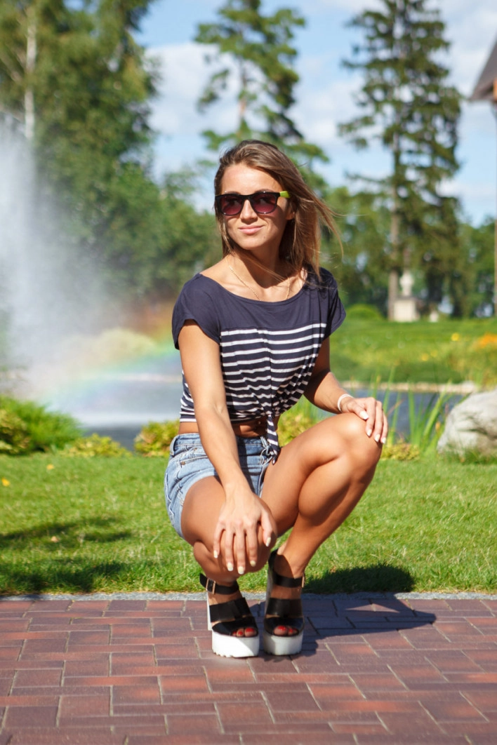 Sofia - Water Fountain Legs Love