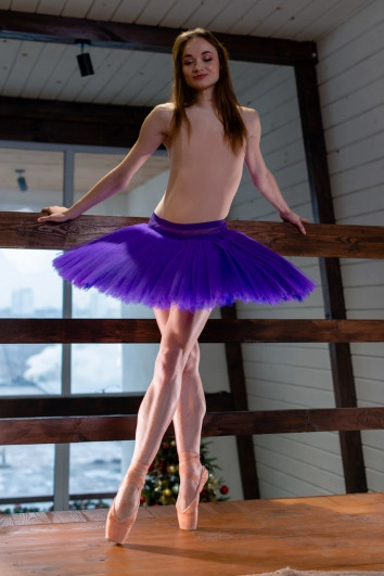 Angelina - Juicy Calves Ballerina on Pointe