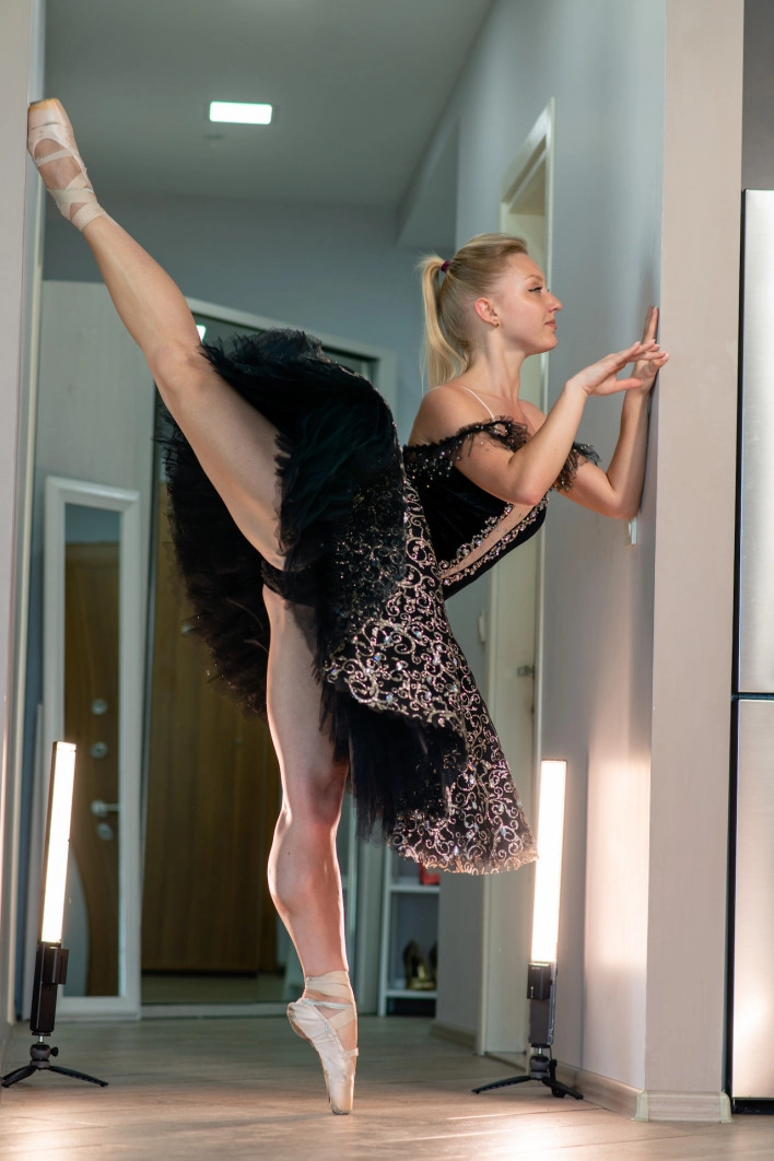 Gloria - Legs Epicness and Ballerina Sexiness on Pointe