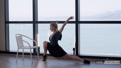 [4K] Gloria - Flexible Legs via Super Stretching Two
